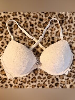 Victoria's Secret Cream Lace Push-Up Bra